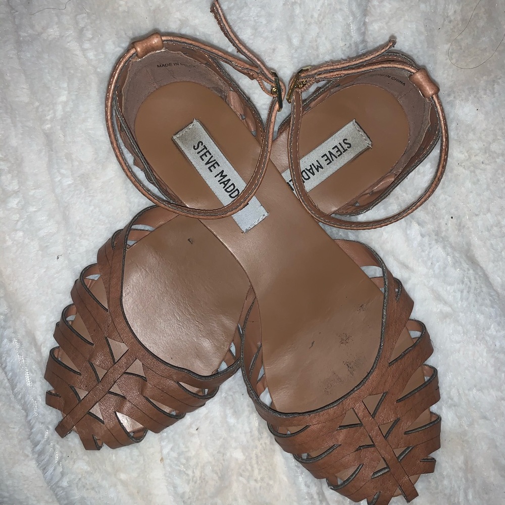 STEVE MADDEN Tan Leather Close Toe Weave Flats w/